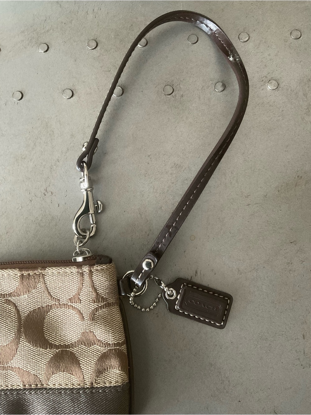 Coach Signature Khaki/Brown Logo Wristlet Canvas Patent Leather Strap & Trim - Picture 5 of 13